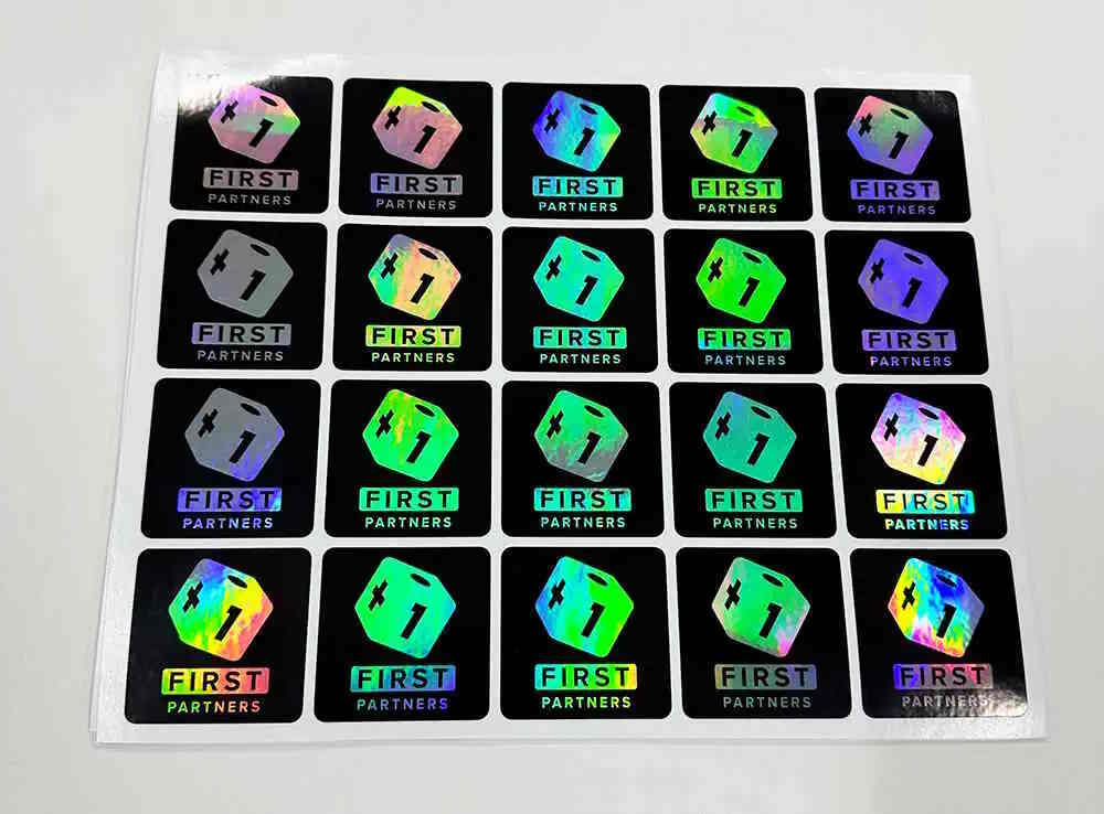 Печать черным по голографическим наклейкам